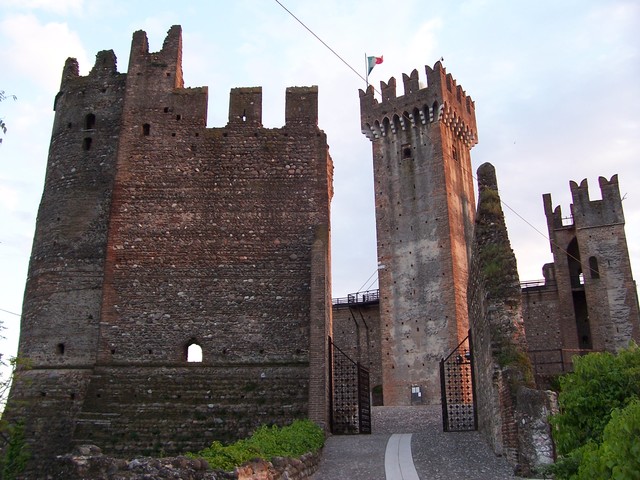 Dal 23 marzo riaprono alle visite le torri del Castello Scaligero
